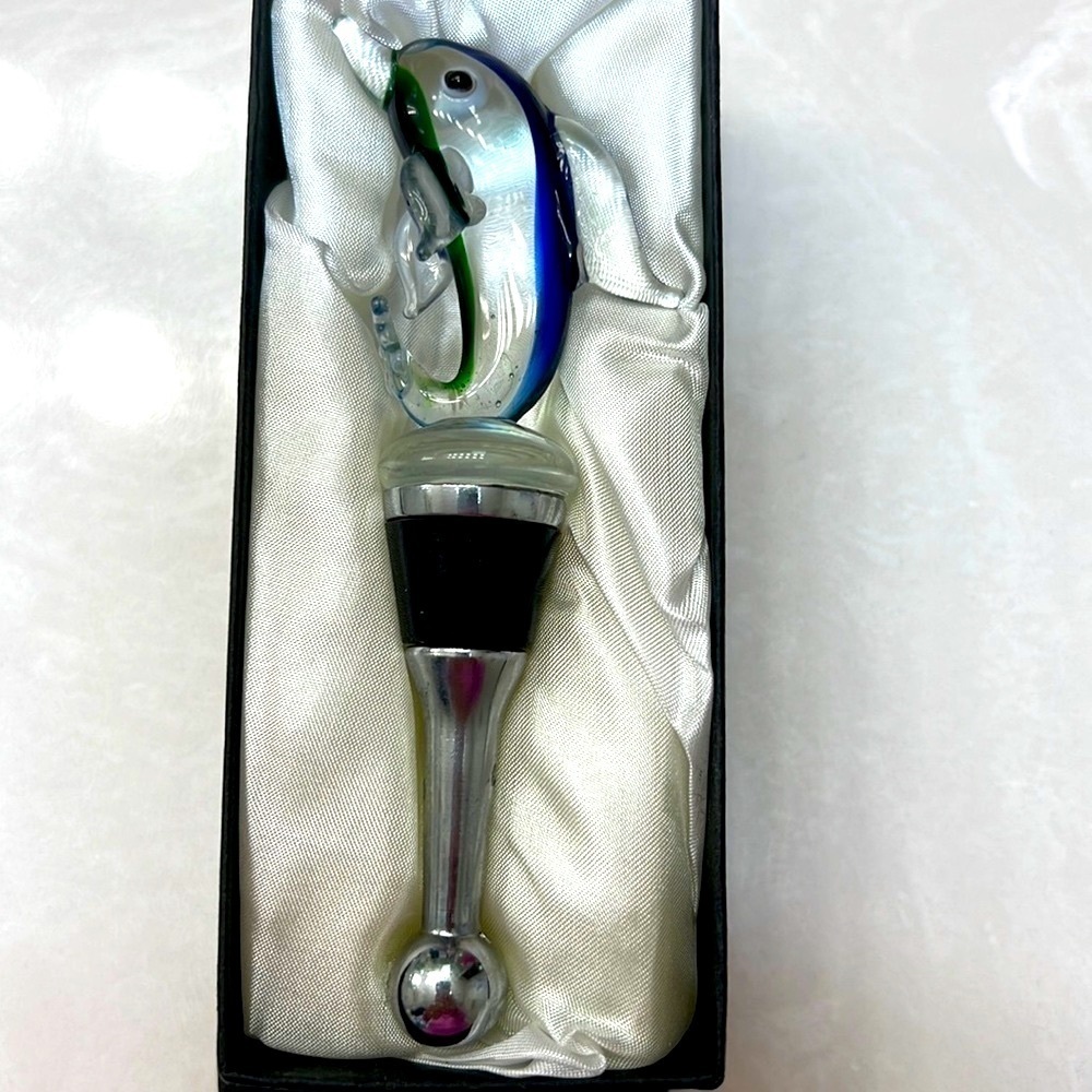 Dolphin Glass Wine Bottle Stopper with silver colored bottom NIB - Picture 2 of 9